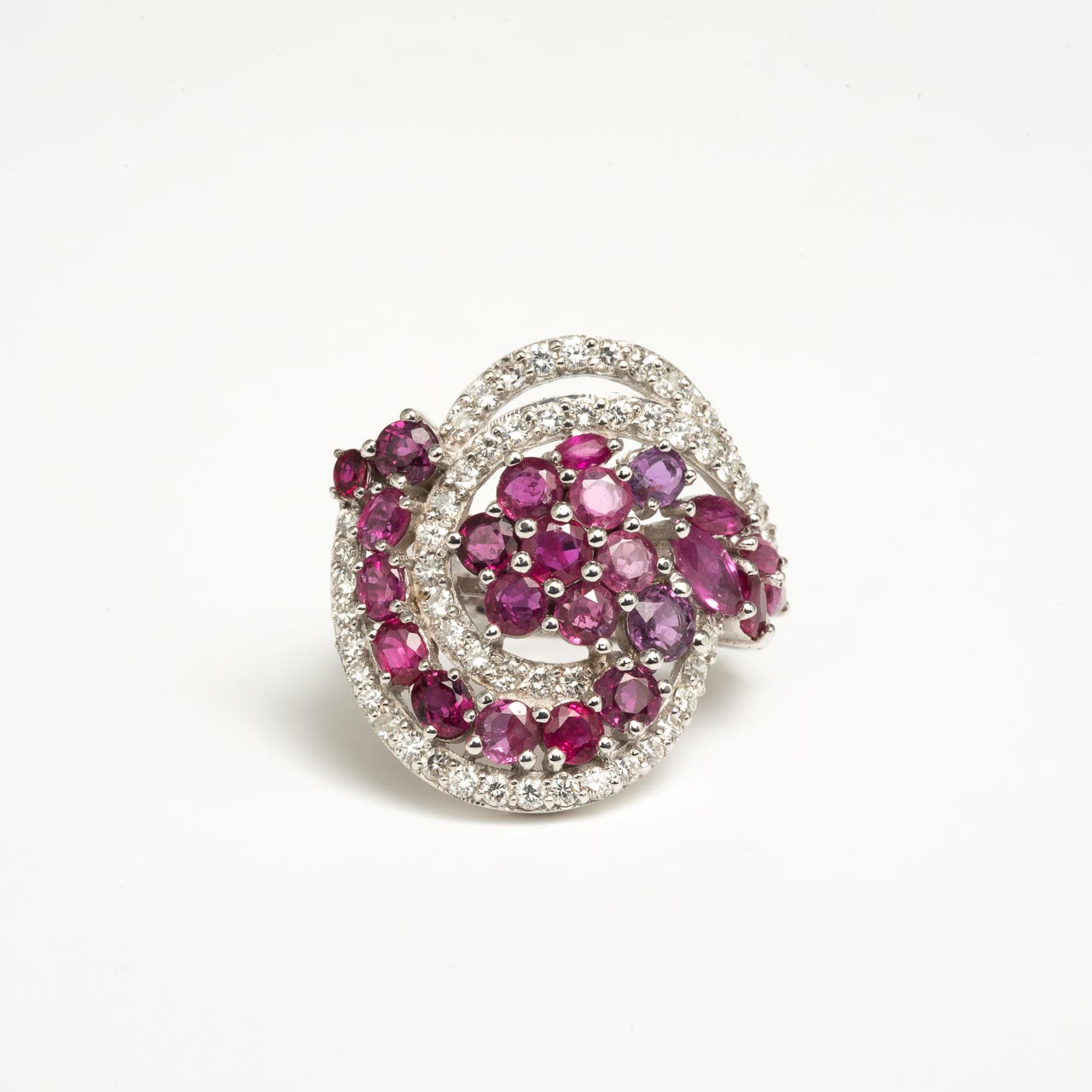 RING 18K WHITE GOLD / DIAMONDS - RUBY