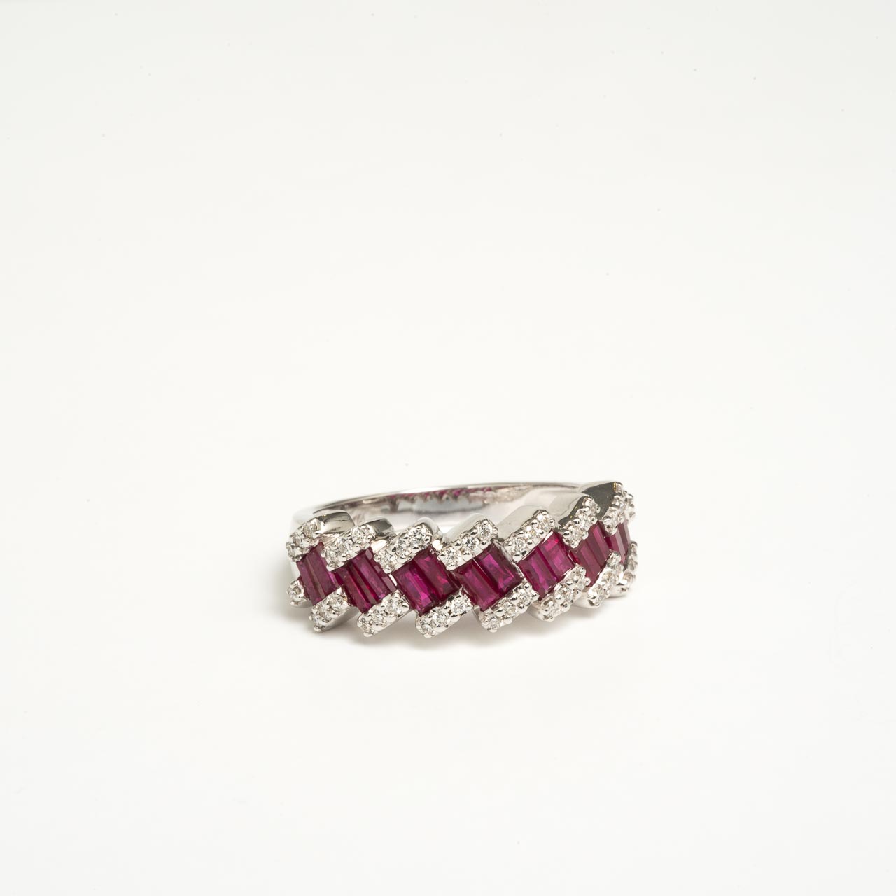 RING 18K WHITE GOLD / DIAMONDS - RUBY