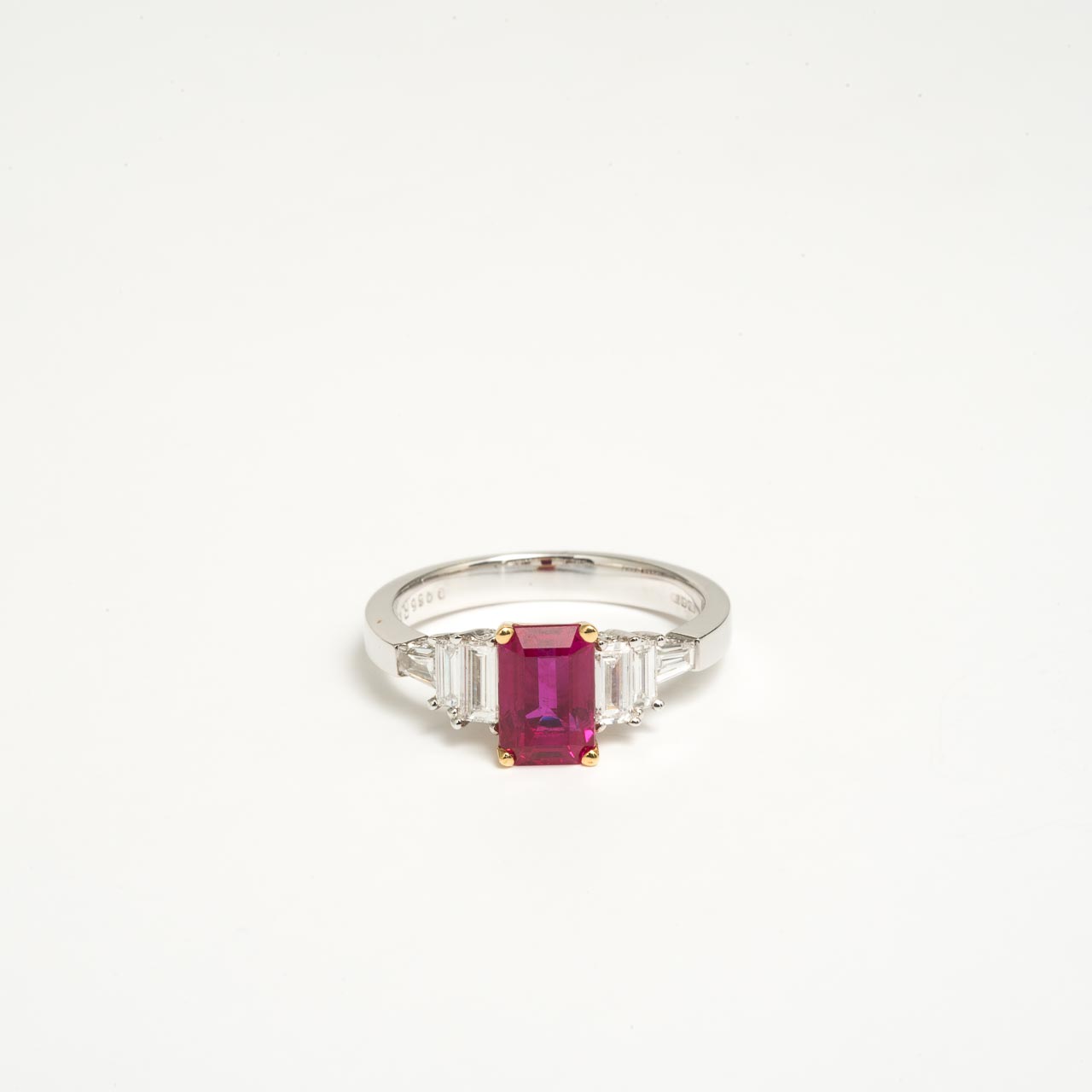 RING 18K WHITE - YELLOW GOLD / DIAMONDS - RUBY