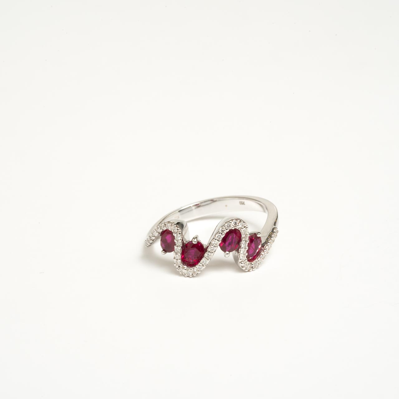 RING 18K WHITE GOLD / DIAMONDS - RUBY