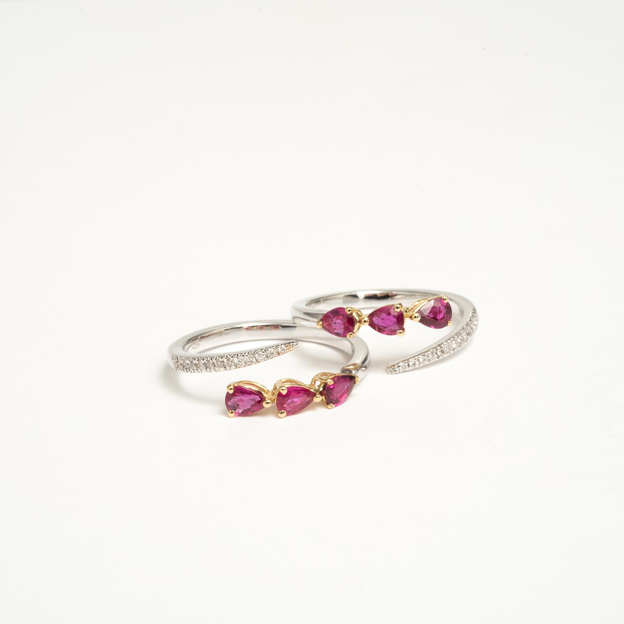 RING 18K WHITE GOLD / DIAMONDS - RUBY